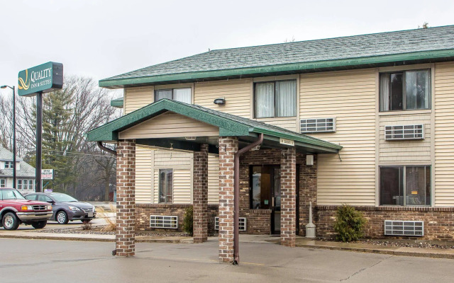 Quality Inn & Suites Marinette