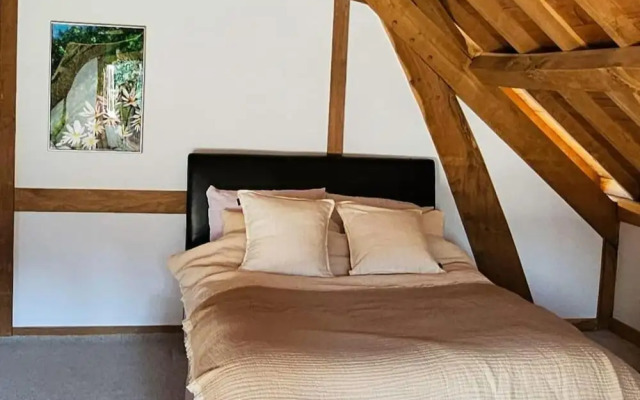 Peaceful Cabin Nature Getaway in Othery