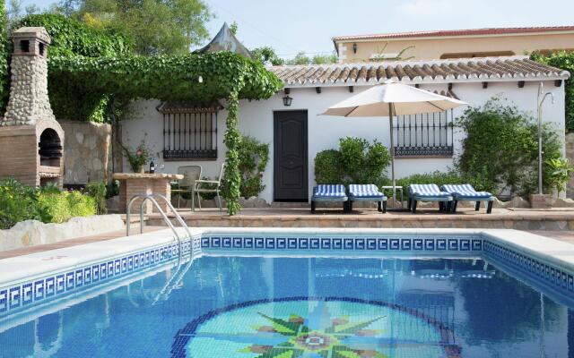 Cozy Villa in Villanueva de la Concepción with Swimming Pool