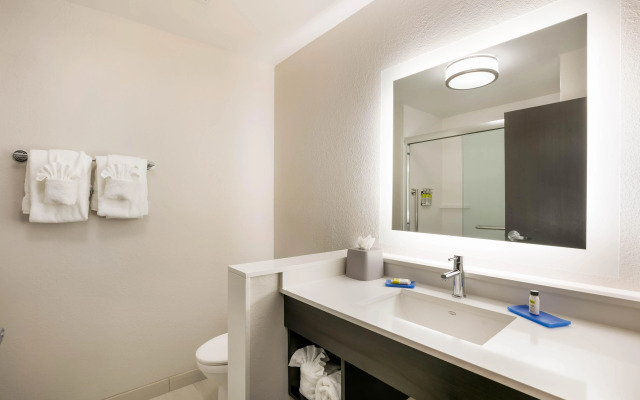 Holiday Inn Express & Suites Jacksonville - Town Center by IHG