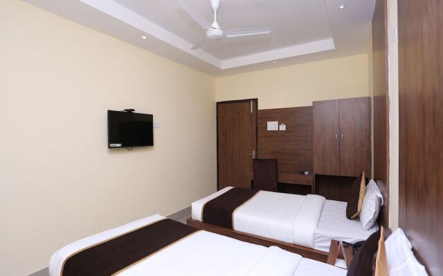 OYO 9814 Hotel Parnil Palace 2