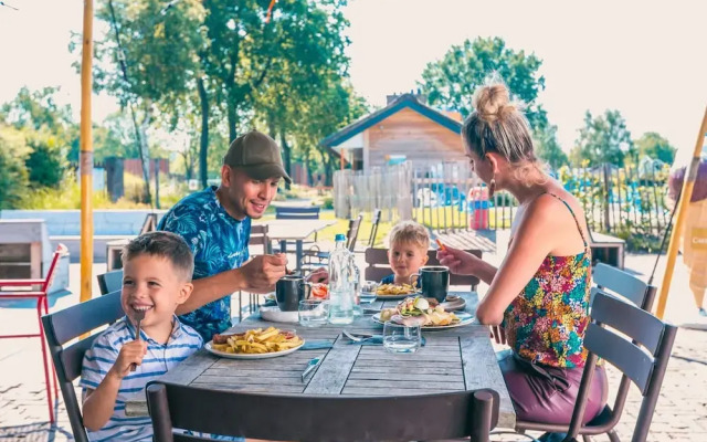 Nice Chalet With Airco Near Efteling
