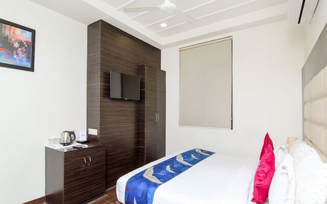 OYO 3232 Royal Inn