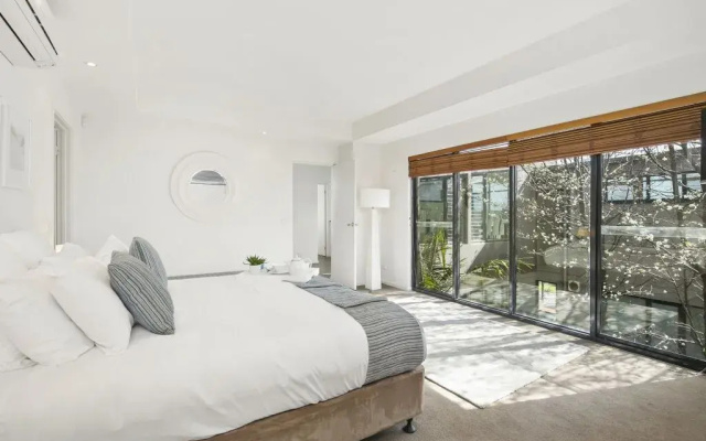 11 Glen Eagles Close
