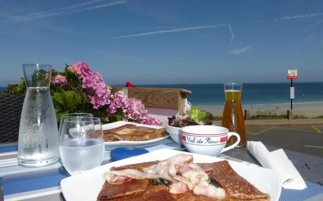 Comfortable Holiday Home With Garden, Near Beach