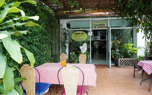 Corner Cafe Bed & Breakfast