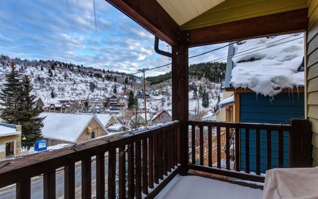 Upper Woodside Luxury 3 Bedroom Home