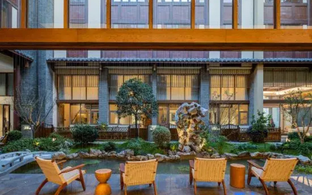 Quxiang Yazhu Chufeng Courtyard Homestay (Jiuge Alley)