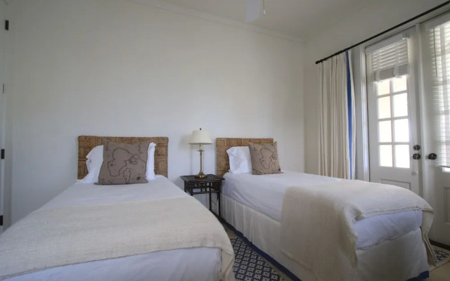 The Sandpiper Inn & Cottages