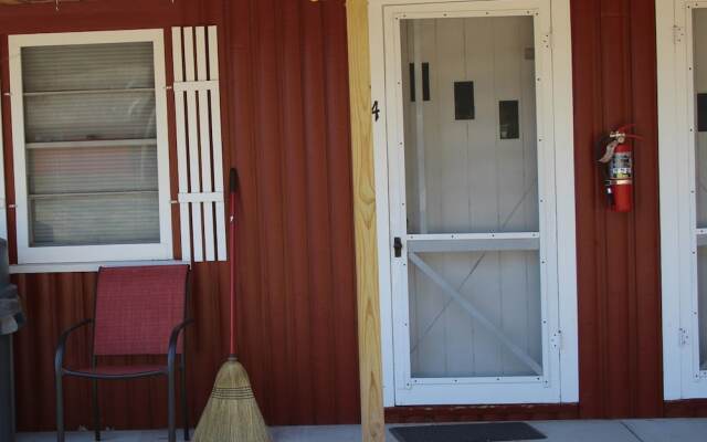Two Rivers Motel and Cabins