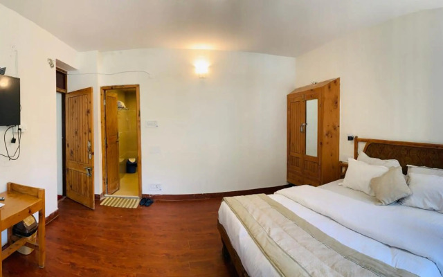 Tourist Hotel