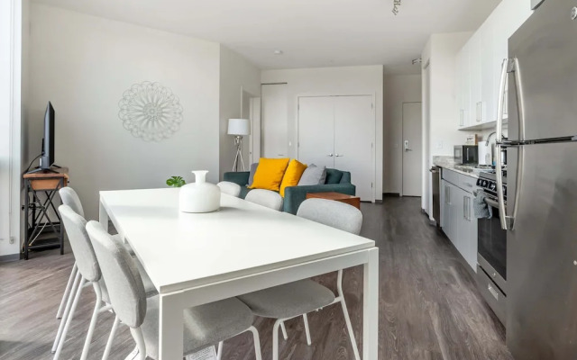 New & Modern  Lux City Escape