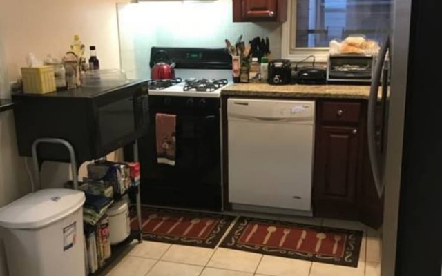 Private Room 2 - Near NYC, EWR & Outlet Mall