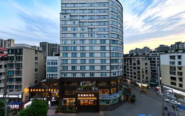 New Joy Hotel (Internatial Trade Spring Department Store Shopping)