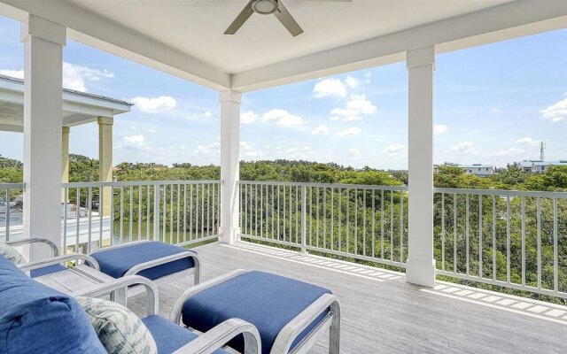Saltwater Serenity 3 Bedroom Condo by RedAwning