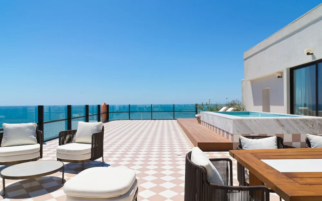 LIV Mackenzie Beach Suites