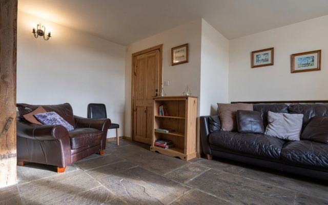 The Holmes Barn - Sleeps 16 - Peak District