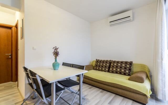 A1 - Spacious apt With the sea View & use of Pool