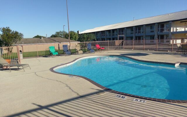 Windcrest Inn and Suites