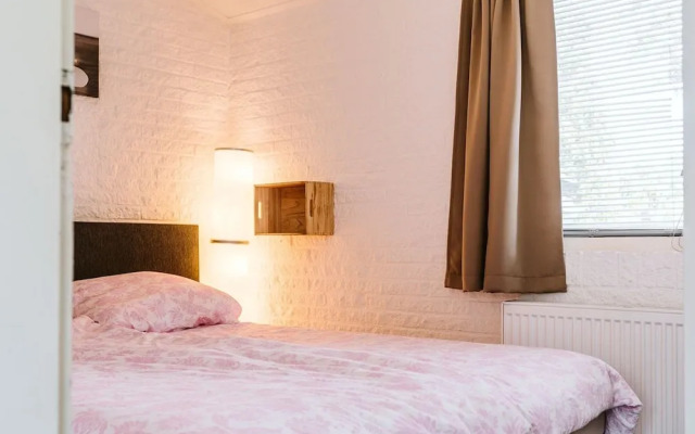 Beautiful Holiday Home in Ouddorp With Balcony