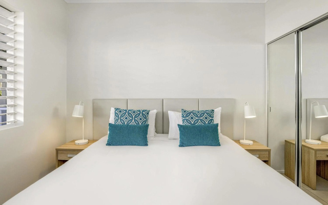 Mantra PortSea – Guest Rooms – Port Douglas