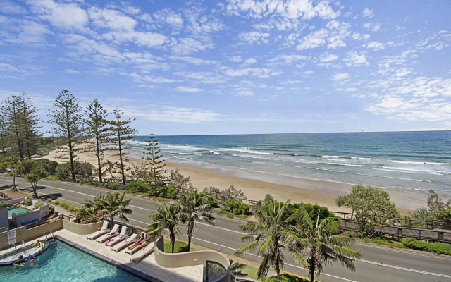 Clubb Coolum Beach Resort