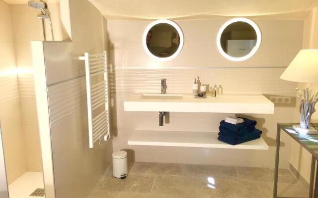 La Tour des Beaumes à GORDES avec Piscine Privée -