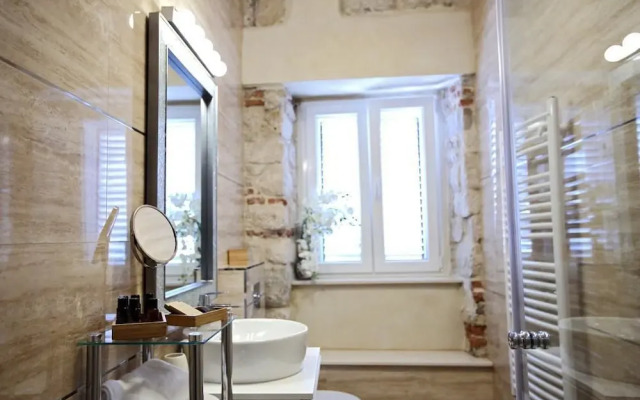 White Stone Apartment  Diocletian Palace