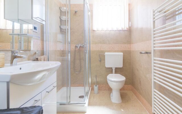 Villa in Pula With Swimming Pool