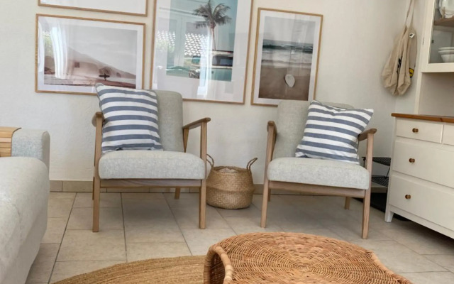 Charlie & Chloé’s beachcondo *****