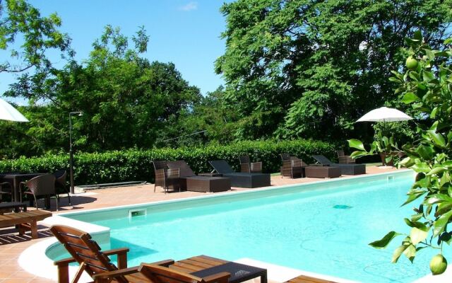 Apartment With Pool, Between sea and Mountains, Restaurant, Wifi