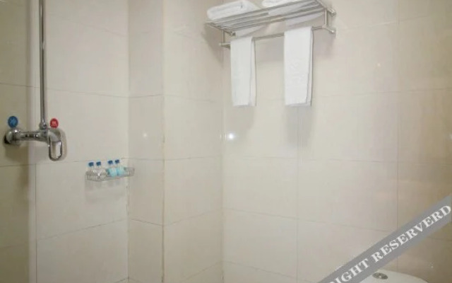 Yantai Qianwei Yongju Hotel