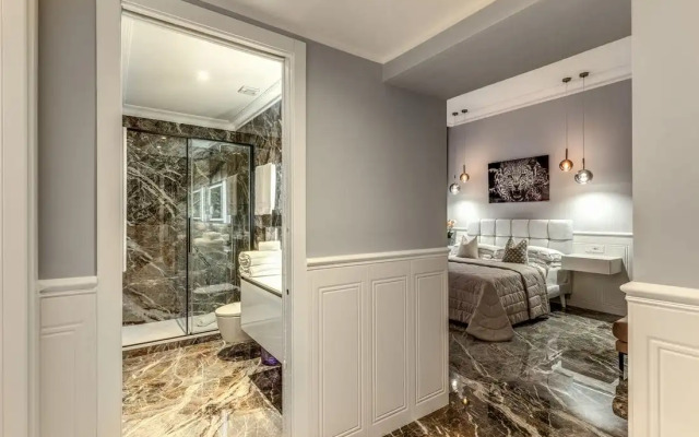 Spanish Steps Oasis Suites