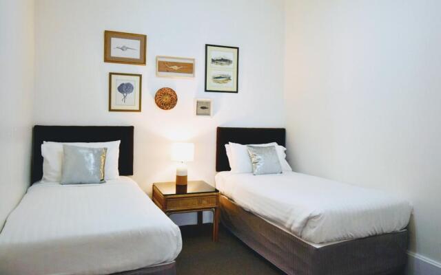 Seawall Apartments