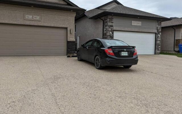 Exquisite And Modern Executive Suite With Parking