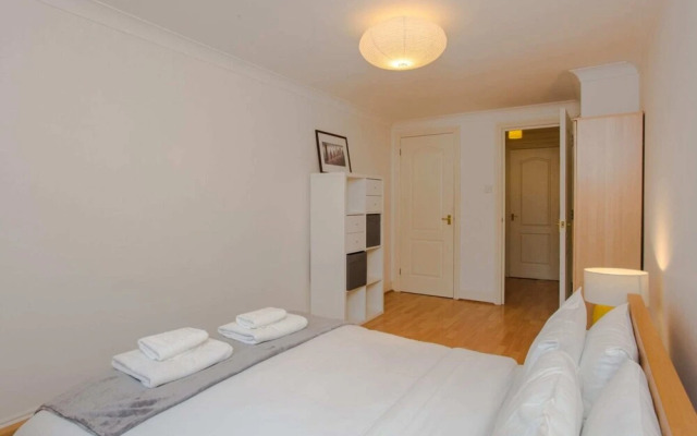 Contemporary 1 Bedroom Flat in Camberwell Oval