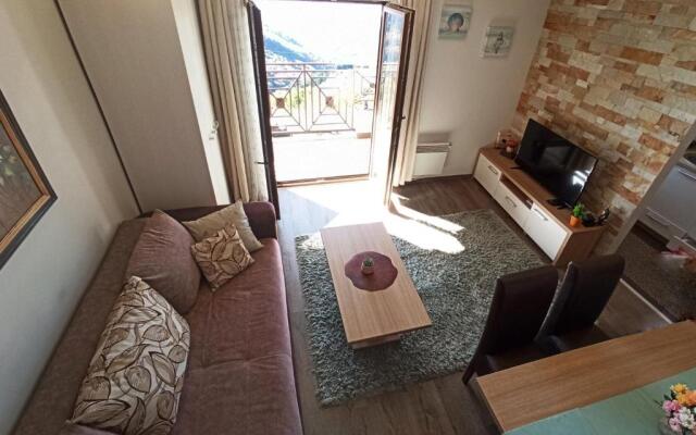 Modern Lux Apartment H8 at Milmari Resort