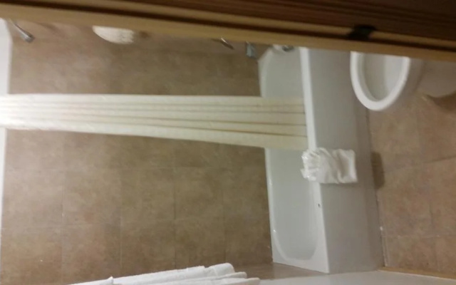 Lakeview Inn & Suites