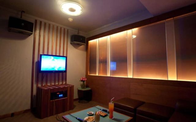 Ploy Palace Hotel