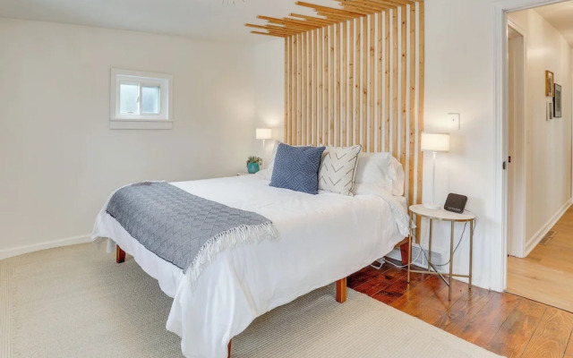 Patio & Lake Views: Family-friendly Canton Retreat