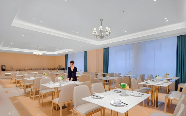 Vienna International Hotel (Causeway Bay Plaza Honggutan Center Nanchang)