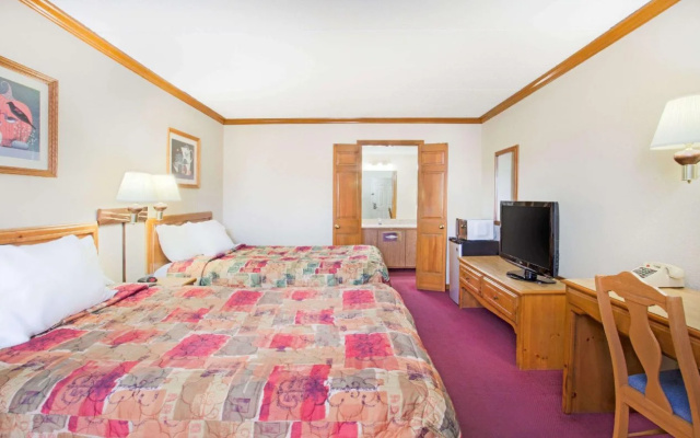 Days Inn by Wyndham Auburn