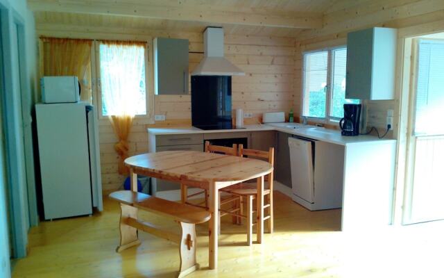 Chalet With 2 Bedrooms In Poussan With Enclosed Garden
