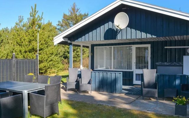 6 Person Holiday Home in Blokhus