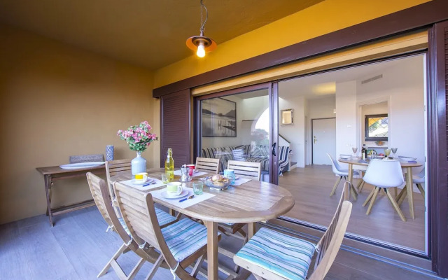 Lake View Pool Apartment in Ranco