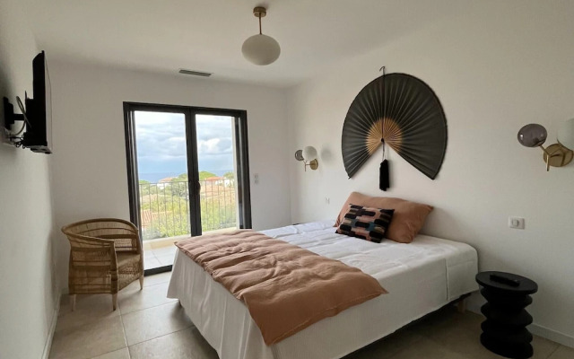 Superb Villa With Pool and sea View