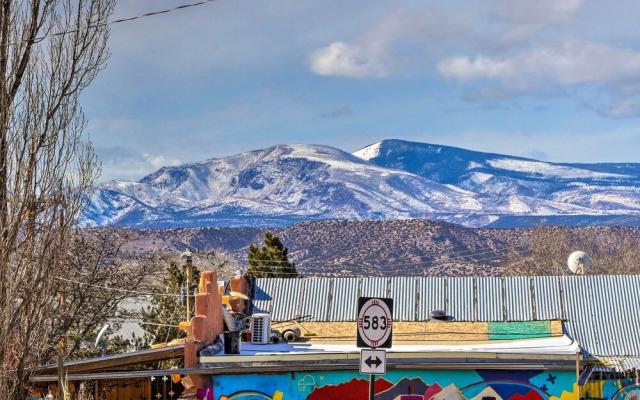 Santa Cruz Home w/ Mountain Views!