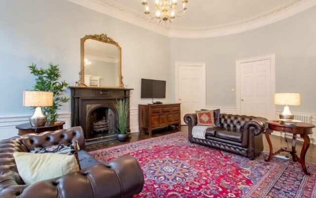 Converted Flat in Historic Building in Desirable New Town