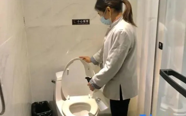 the L Hotel (Hongya Central Plaza Store)