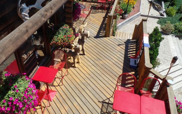 Hawks Nest Lodge And Restaurant